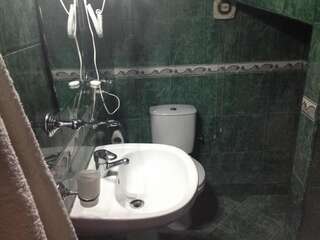 Гостевой дом My House Hotel Тбилиси Четырехместный номер с балконом-6