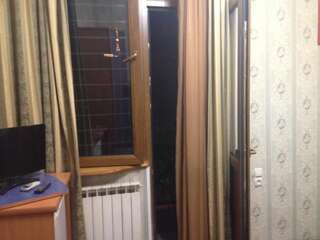 Гостевой дом My House Hotel Тбилиси Четырехместный номер с балконом-12