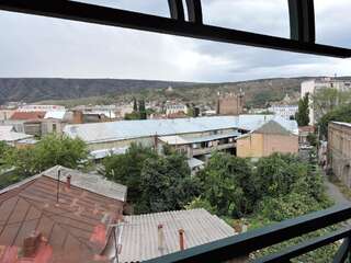 Гостевой дом My House Hotel Тбилиси Четырехместный номер с балконом-13