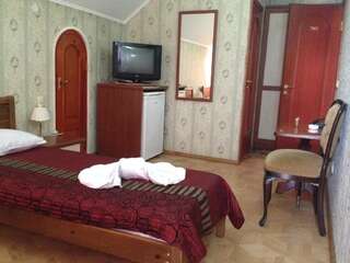 Гостевой дом My House Hotel Тбилиси Трехместный номер с балконом-2