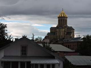 Гостевой дом My House Hotel Тбилиси Трехместный номер с балконом-3