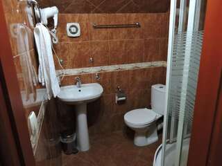 Гостевой дом My House Hotel Тбилиси Трехместный номер с балконом-5