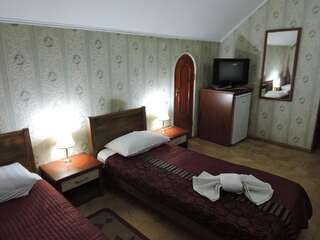 Гостевой дом My House Hotel Тбилиси Трехместный номер с балконом-6