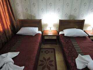 Гостевой дом My House Hotel Тбилиси Трехместный номер с балконом-7