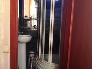 Гостевой дом My House Hotel Тбилиси Трехместный номер с балконом-8